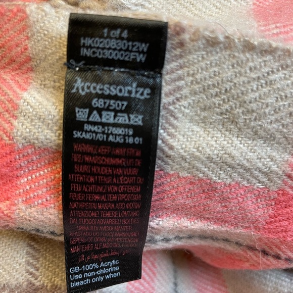 Accessorize salmon coloured acrylic check blanket scarf soft w fringe edges - Picture 3 of 3